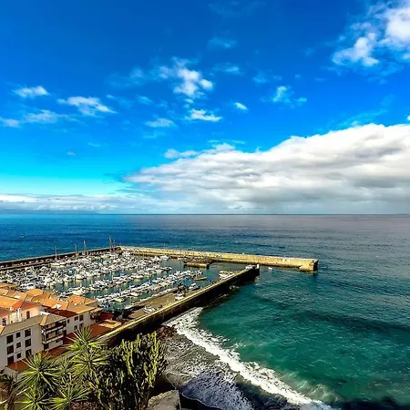 Newly Refurbished First Line Ricien Reformado La Primera Linea Del Maar Acantilado de los Gigantes